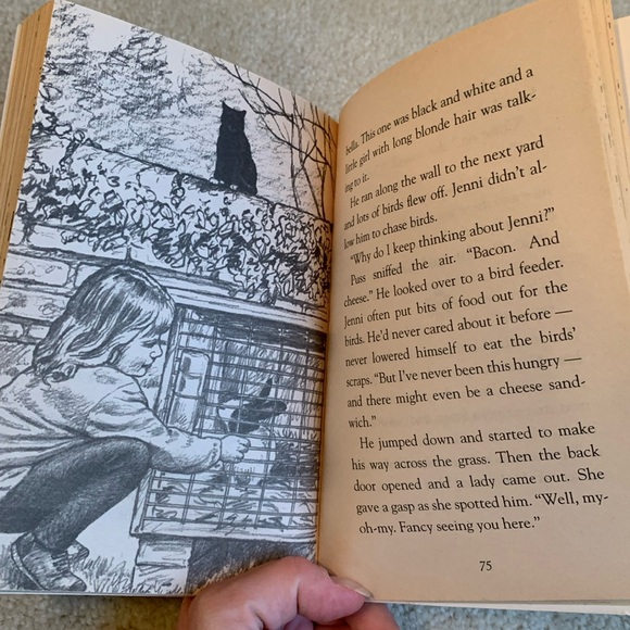 Set of 3 Holiday Children’s Scholastic Paperback Books - Picture 7 of 11